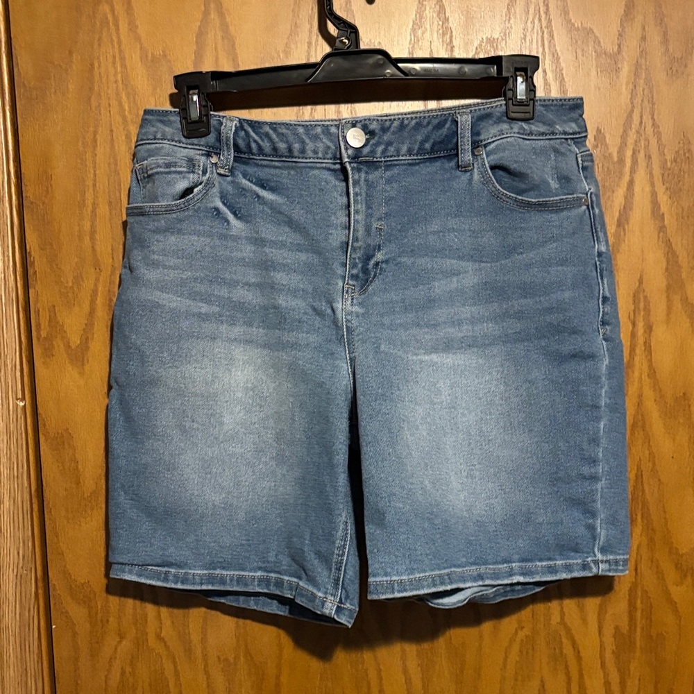 1822 Denim Light Blue Jean shorts 14/32